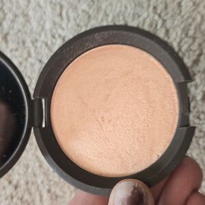 BECCA Cosmetics Shimmering Skin Perfector Pressed Champagne Pop. EXTREMELY RARE